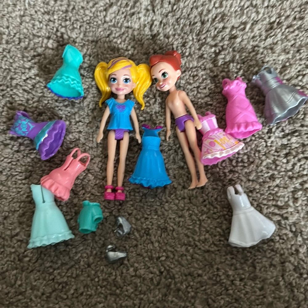 Polly pocket dolls and clothing